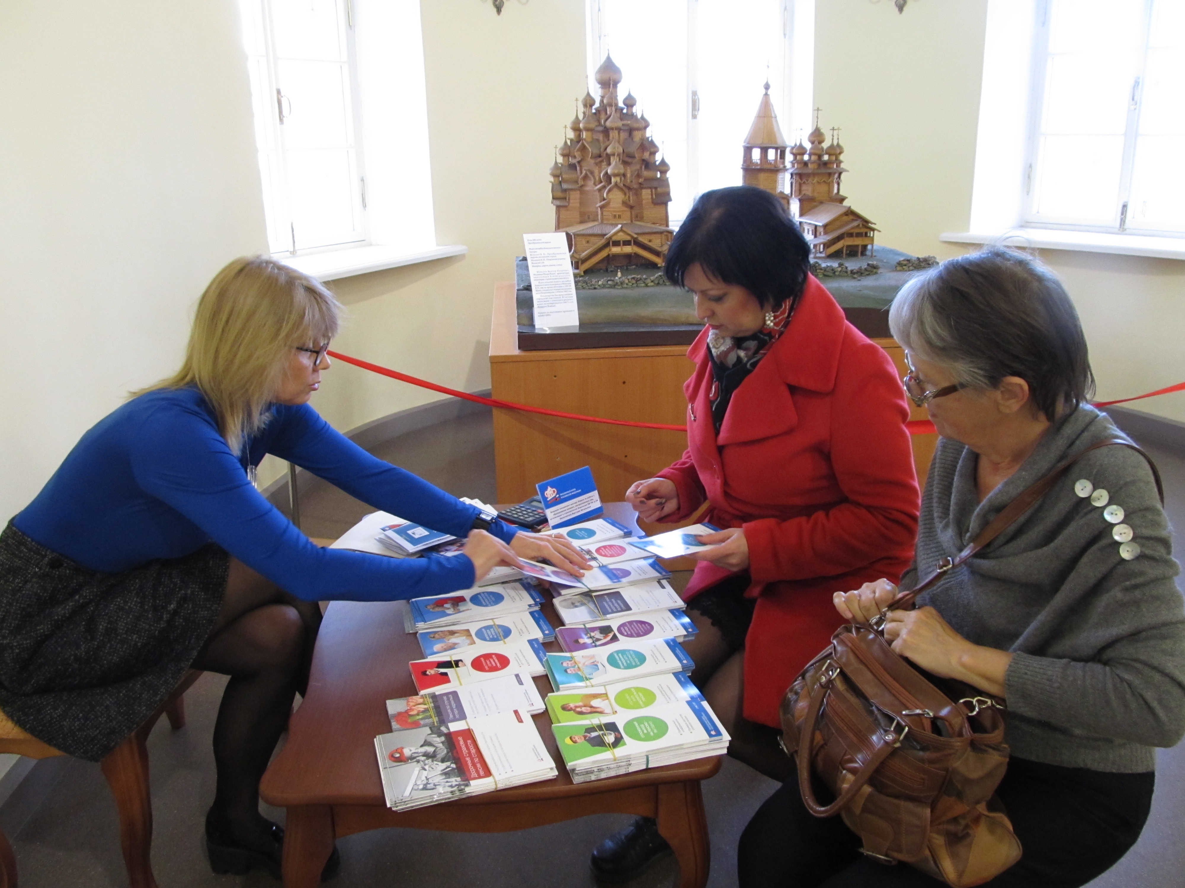 В День пожилого человека в Национальном музее Карелии состоялось консультирование по пенсионному законодательству