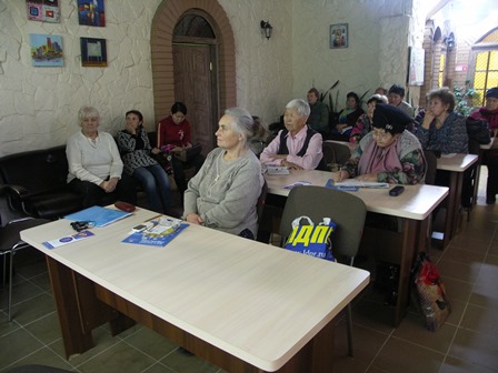 Управляющий Отделением ПФР по РХ встретился  с пенсионерами Абакана в благотворительном фонде «Кристалл»