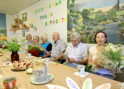 В Черноморске в преддверии Дня семьи, любви  и верности поздравили самые крепкие семьи района