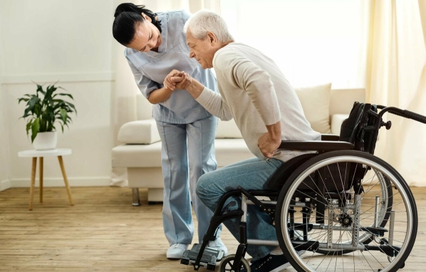 Как оформить компенсационную выплату по уходу за инвалидом I группы или пенсионером старше 80 лет