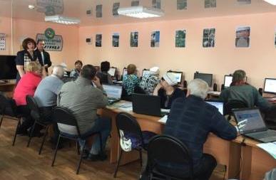 Седовласые ученики  осваивают электронные сервисы ПФР 