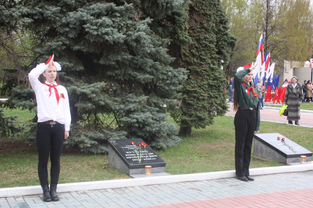 Сотрудники Отделения ПФР по РМЭ приняли участие в митинге, посвященном 72-й годовщине Победы, и возложили цветы к Вечному огню