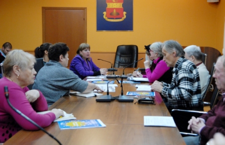 В ЦАО Москвы общественным советникам главы управы разъяснили порядок установления пенсий и значение нестраховых периодов 