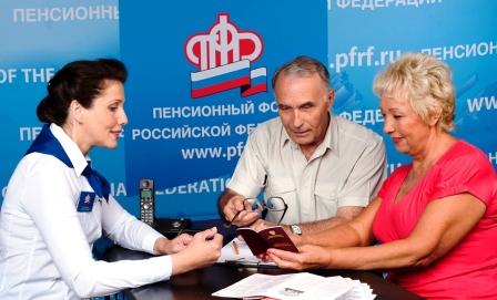 Единовременную выплату в размере 5 000 рублей пенсионеры получат вместе с пенсией за январь 2017 года