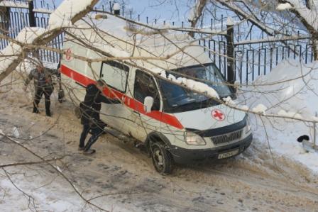 В Восточном округе Москвы к ликвидации последствий снегопада на помощь коммунальщикам пришли сотрудники Главного управления Пенсионного фонда РФ № 7 