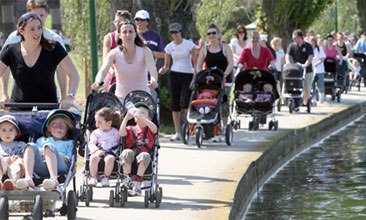 Первые 4 тысячи семей Москвы и Московской области получили на банковские счета единовременную выплату в размере 20 000 из средств материнского капитала