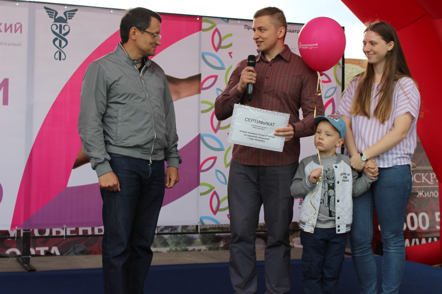 На набережной реки Нары в Наро-Фоминске появились фамильные деревья                   