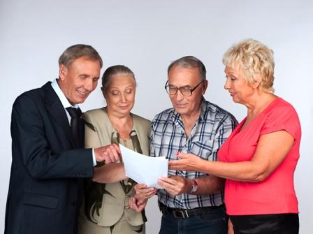 В августе ПФР производит корректировку страховых пенсий работающих пенсионеров