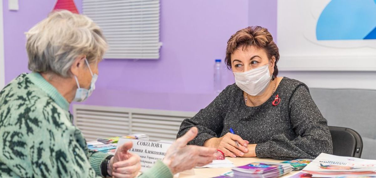 Заместитель начальника ГУ ПФР № 2 приняла участие в работе мобильной приемной 