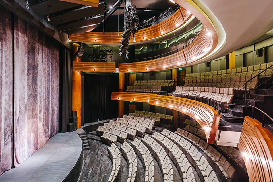 В театральный центр «Вишневый сад» рассказать о новом пенсионном законодательстве