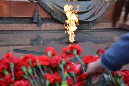 Питер, мы с тобой: пенсионеры Москвы приняли участие в памятной акции в центре столицы