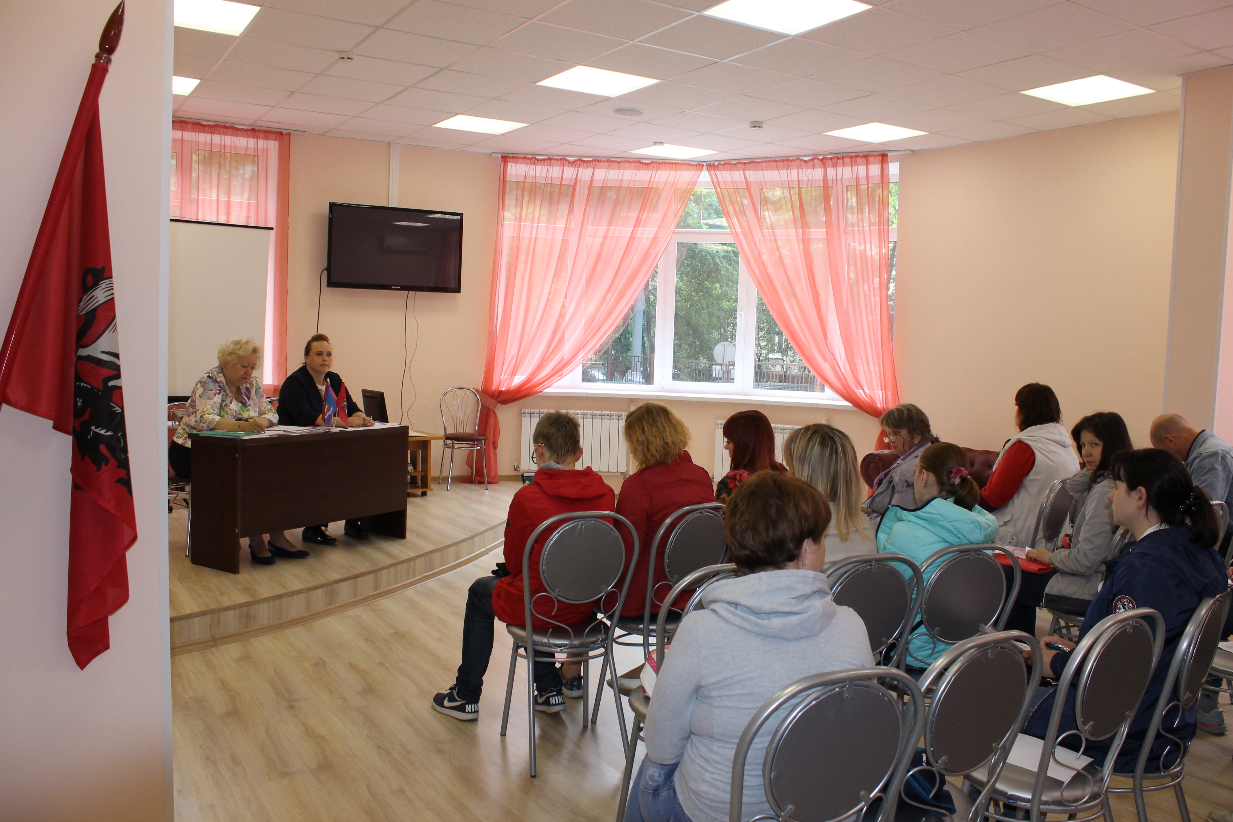 Накануне Дня защиты детей специалисты Главного управления ПФР № 7 встретились с общественными организациями многодетных семей и семей с детьми-инвалидами Восточного округа Москвы 