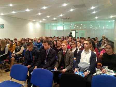 В Дмитрове старшеклассников знакомили с пенсионной культурой