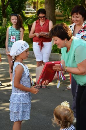 Конкурс детского рисунка на асфальте «Я живу в России» провели в Наро-Фоминске