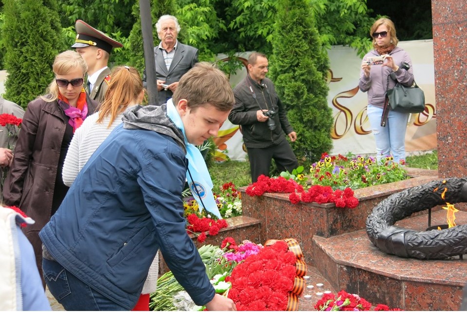 В День памяти и скорби граждане Серпухова пришли к памятнику Воину-Освободителю