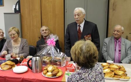 Накануне Дня Победы представители Главного управления ПФР №7 поздравили ветеранов Великой Отечественной войны  