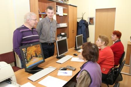 Успешно сдавшие зачёт по компьютерной грамотности – зачислены на курсы английского языка