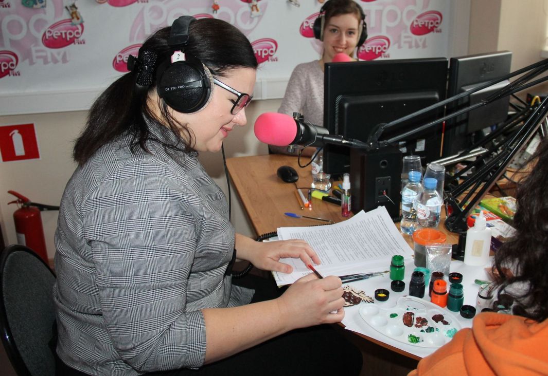 Заместитель Управляющего Отделением ПФР по Орловской области разрисовала новогоднюю игрушку