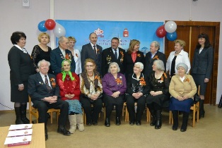 В отделении ПФР ветеранам  вручили медали