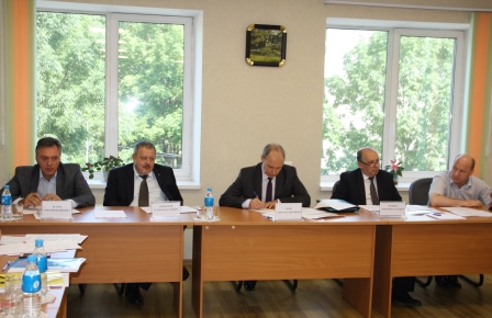 В центре внимания - помощь пострадавшим от стихии приморцам