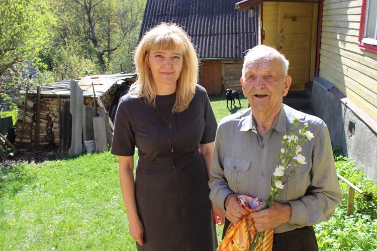 Сотрудники Управления ПФР в Печорском районе поздравили  ветеранов Великой Отечественной войны с Днем Победы