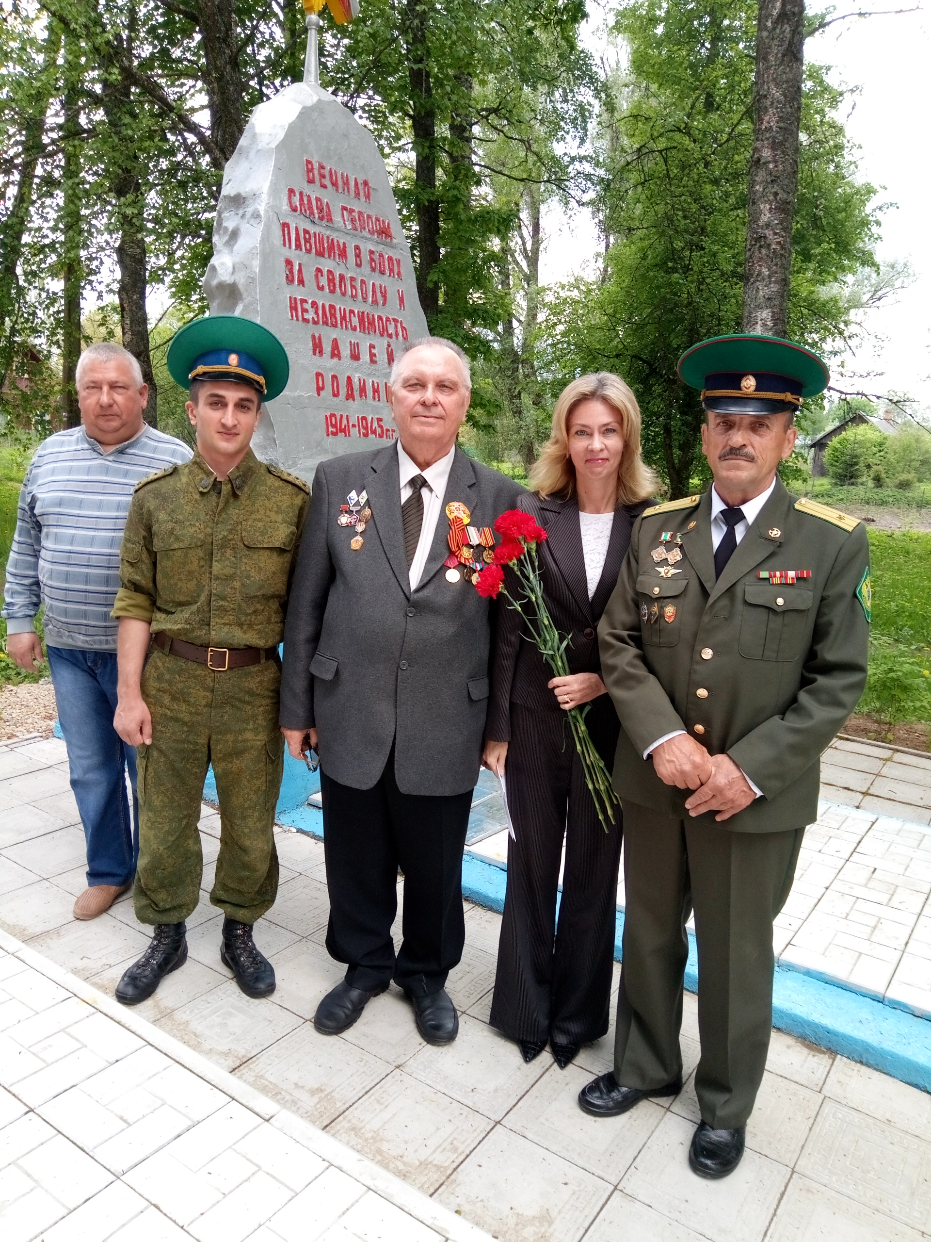 Наталья Мельникова встретилась в сельскими жителями и юнармейцами в Пыталовском районе 