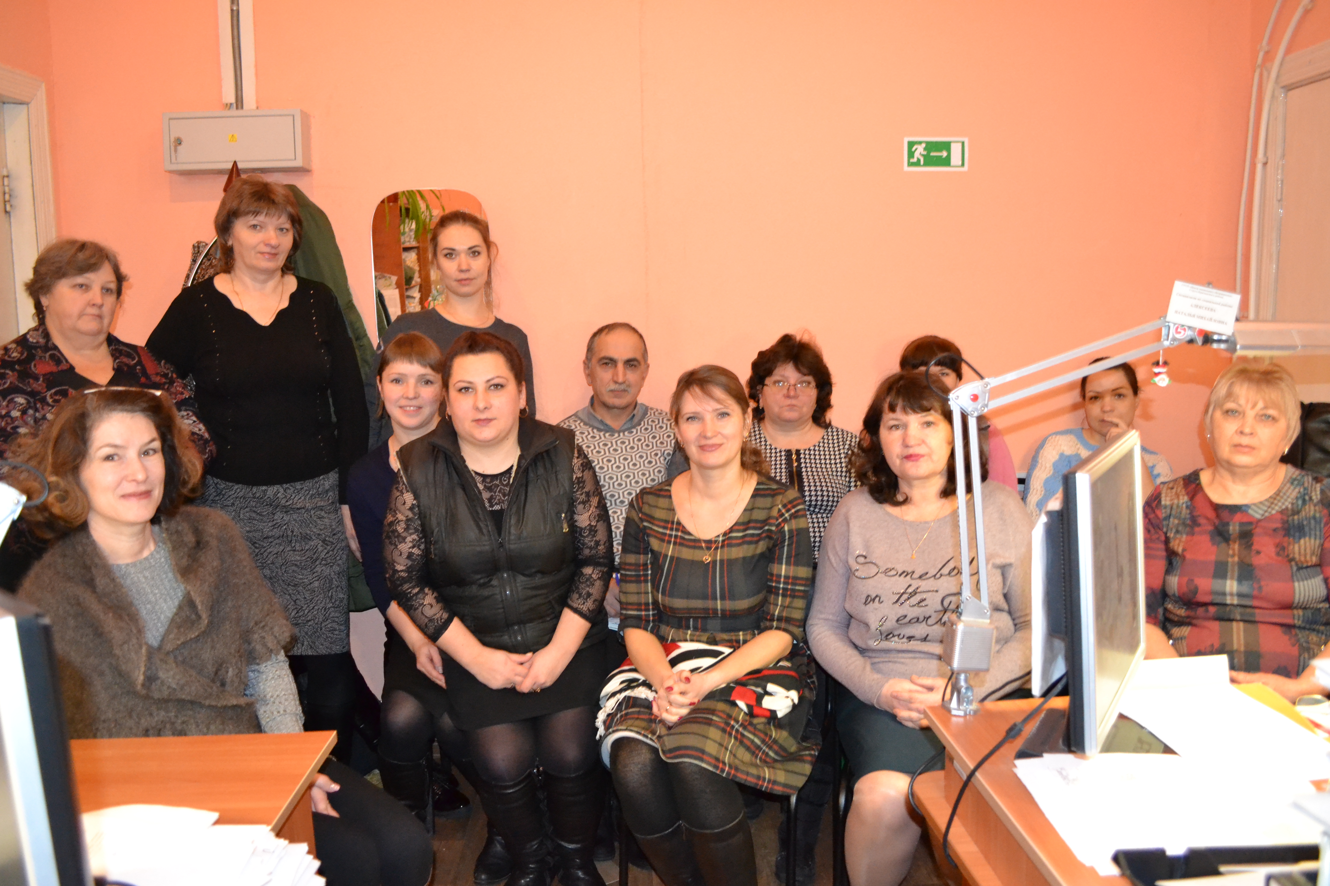 Социальных работников Стругокрасненского района проинформировали  об индексации пенсий, пенсионных коэффициентах и ежемесячной выплате из средств МСК