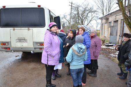 Сотрудники ПФР посетили отдаленные деревни Новоржевского района