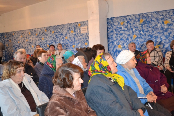 В Локнянском районе сотрудники Управления ПФР приняли участие в акции «Ветерану глубинки – забота и внимание»