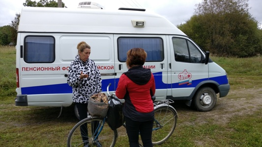 Жители деревень Качаново и Жуково Палкинского района получили консультации по пенсионным вопросам