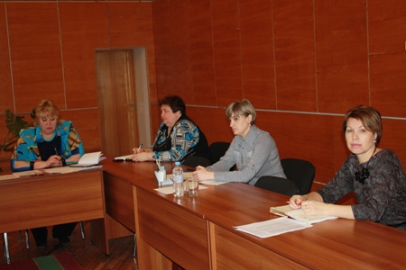 Вопросы легализации заработной платы и  уплаты страховых взносов в пенсионный фонд обсудили на межведомственной комиссии в Порховском районе