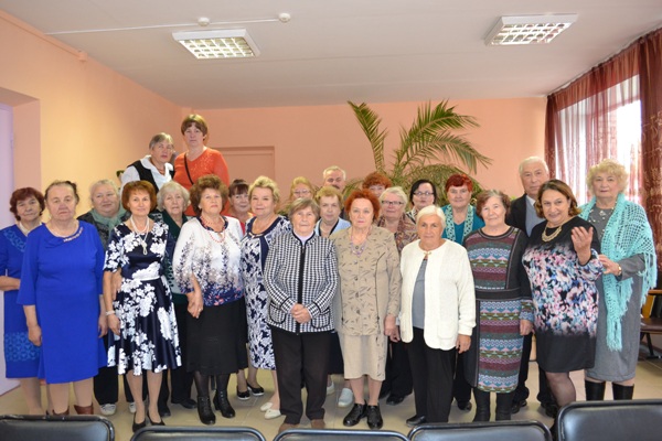 В Струго-Красненском районе с Днем пожилого человека поздравили членов районного Совета ветеранов