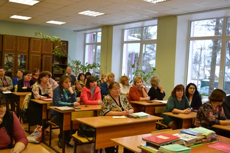        В  Струго-Красненском  районе проходят встречи в трудовых коллективах 