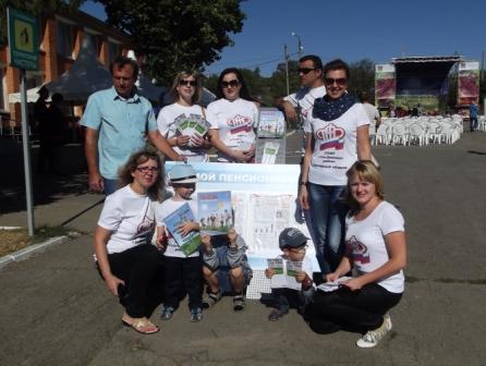 Управление ПФР в Усть-Донецком районе провело выездную консультацию на этнографическом фестивале «Донская лоза»