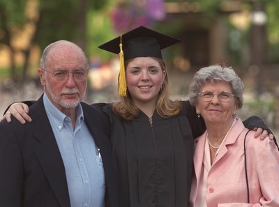 Пенсионеры – родители школьников и студентов имеют право на повышенные выплаты по линии ПФР 