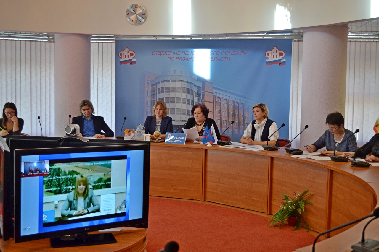 В регионе повышается эффективность обучения пенсионеров владению компьютером и Интернетом 