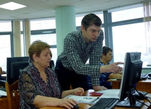  На компьютерных курсах для неработающих пенсионеров скоро начнётся новый учебный год: продолжается запись желающих пройти обучение 