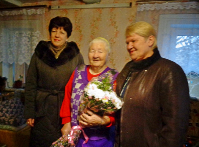 Специалисты Управления ПФР в Шацком районе вместе с местной Администрацией поздравили пенсионера с Юбилеем 