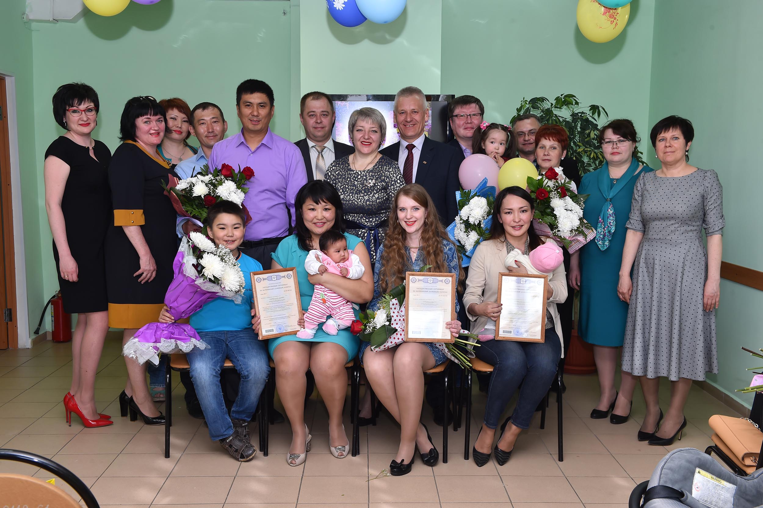 В День защиты детей в Нерюнгри вручили 4000-й сертификат на материнский (семейный) капитал