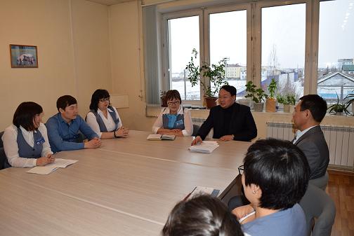 Георгий Степанов встретился с ветеранами Томпонского улуса 