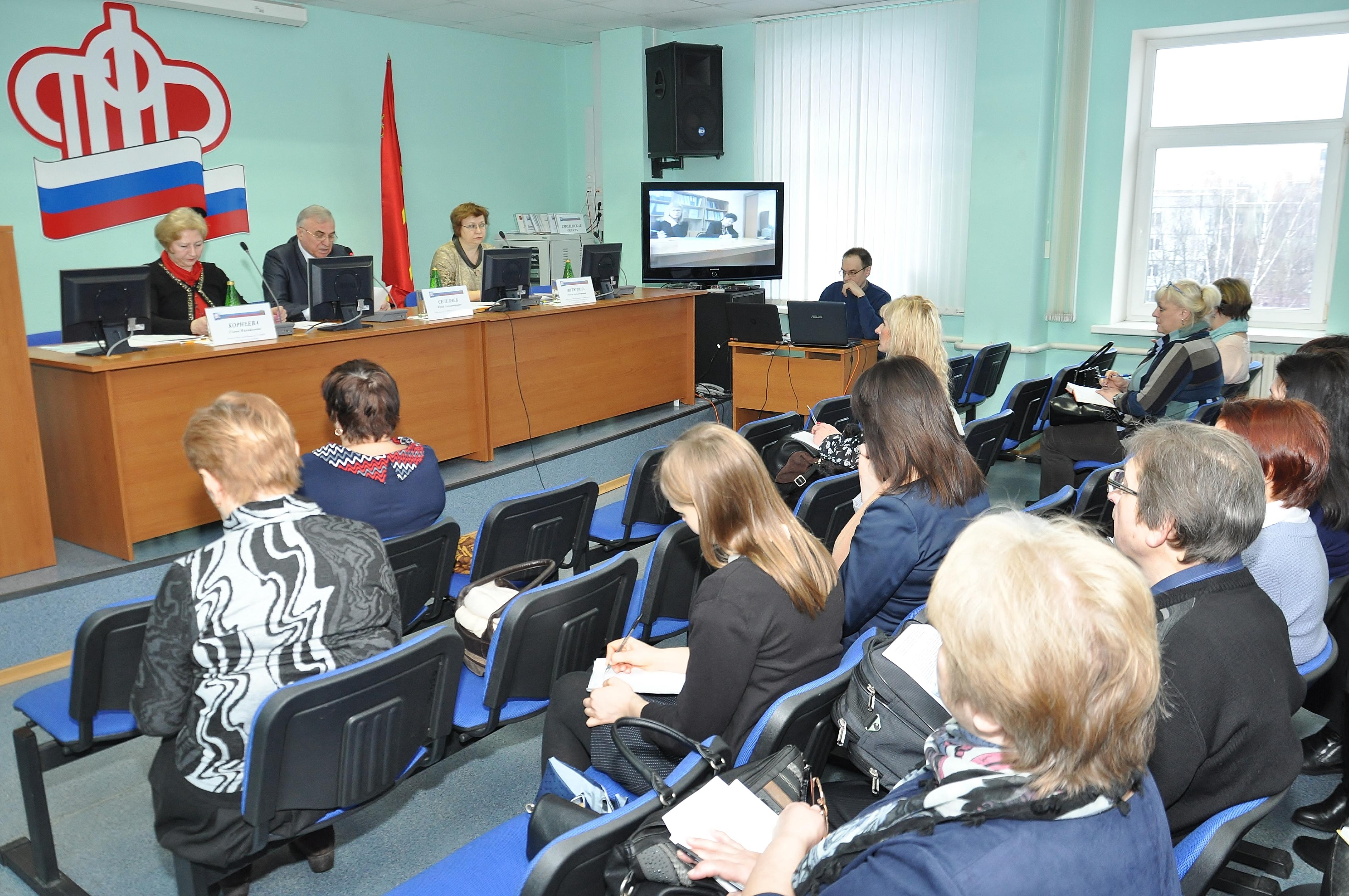 Взаимодействие территориальных органов Пенсионного фонда и подразделений Службы судебных приставов по Смоленской области.