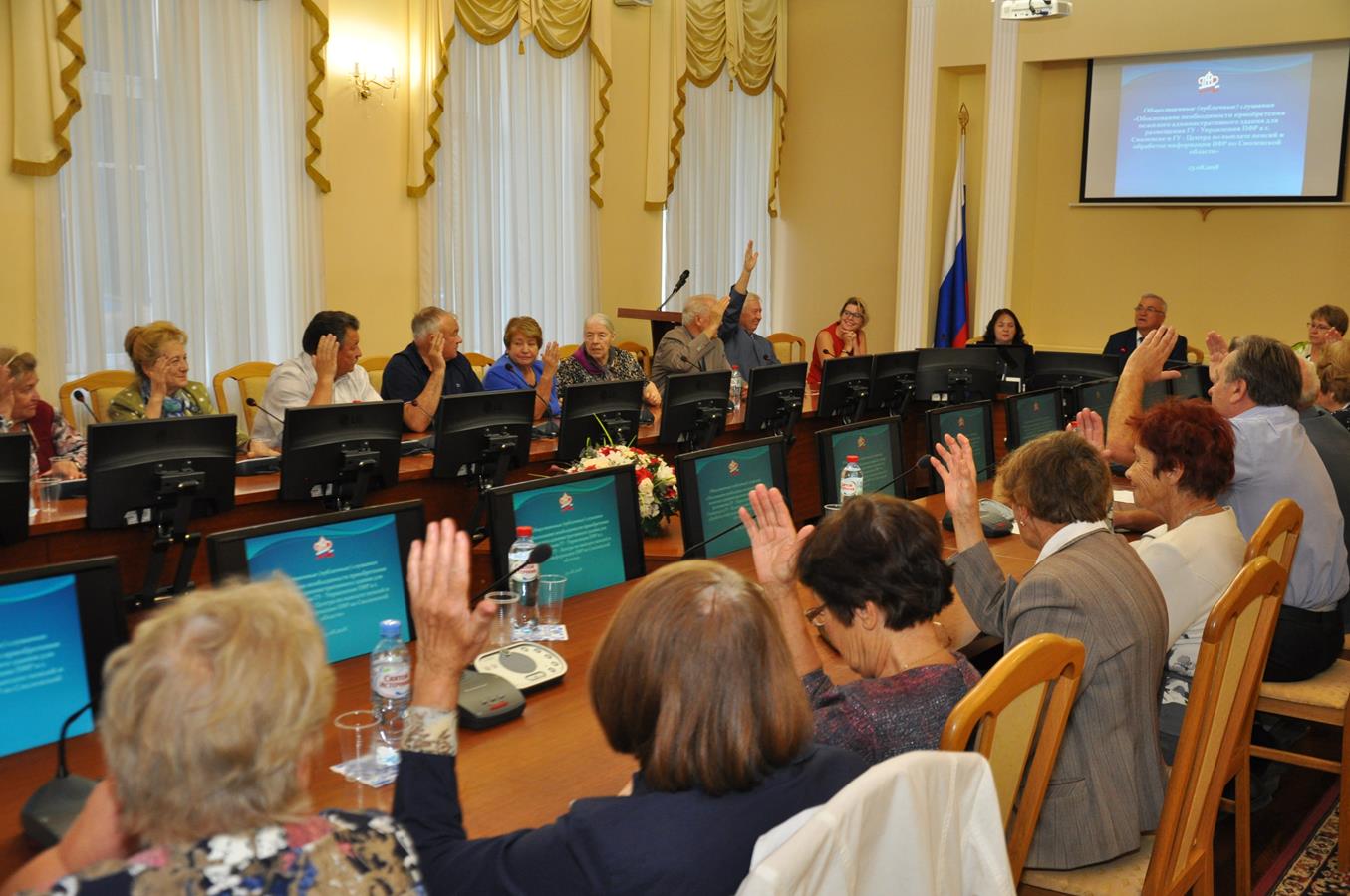 Состоялись общественные слушания по вопросу обсуждения необходимости приобретения нежилого административного здания для размещения ГУ - Управления ПФР в г. Смоленске и ГУ - Центра по выплате пенсий и обработке информации ПФР по Смоленской области