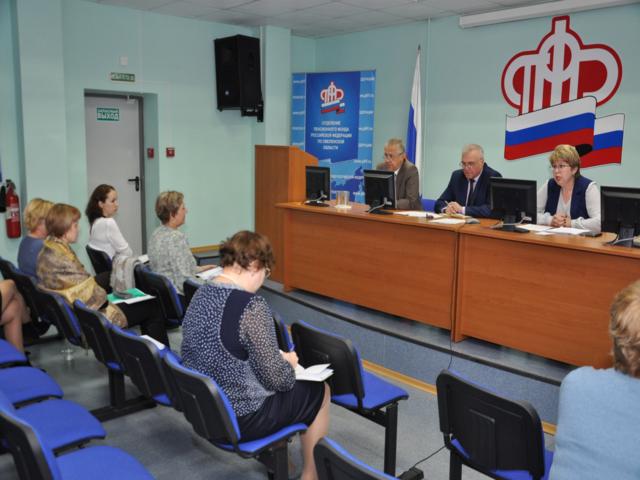 В Отделении ПФР по Смоленской области прошло селекторное совещание по реализации пилотного проекта Фонда социального страхования «Прямые выплаты».