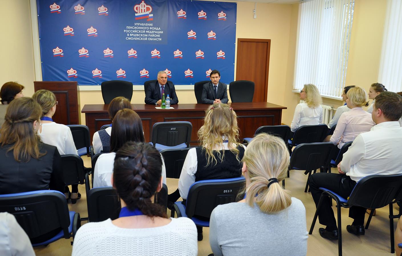 Управляющий ОПФР по Смоленской области Ю.А. Селезнев посетил районные Управления ПФР.