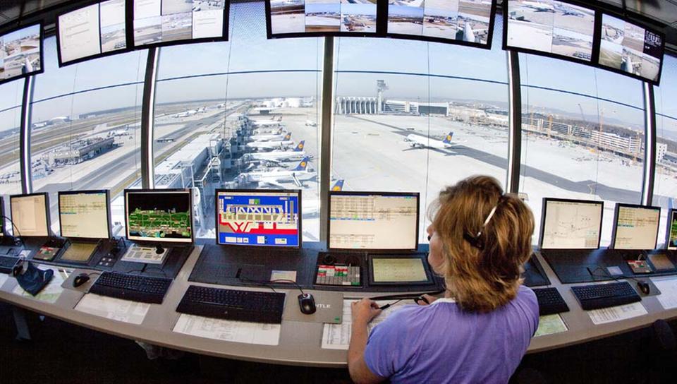 Диспетчеры и бортпроводники на заслуженный отдых - досрочно 