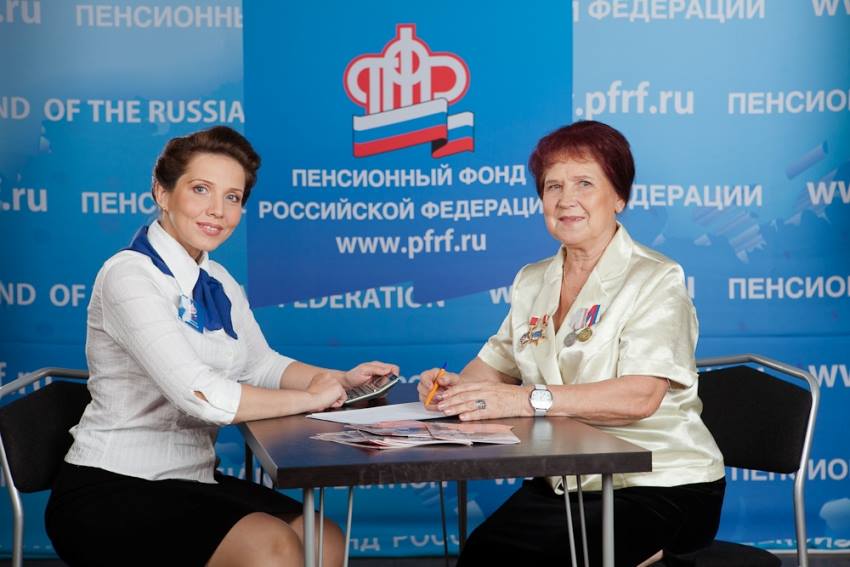 В августе ПФР производит корректировку страховых пенсий работающих пенсионеров