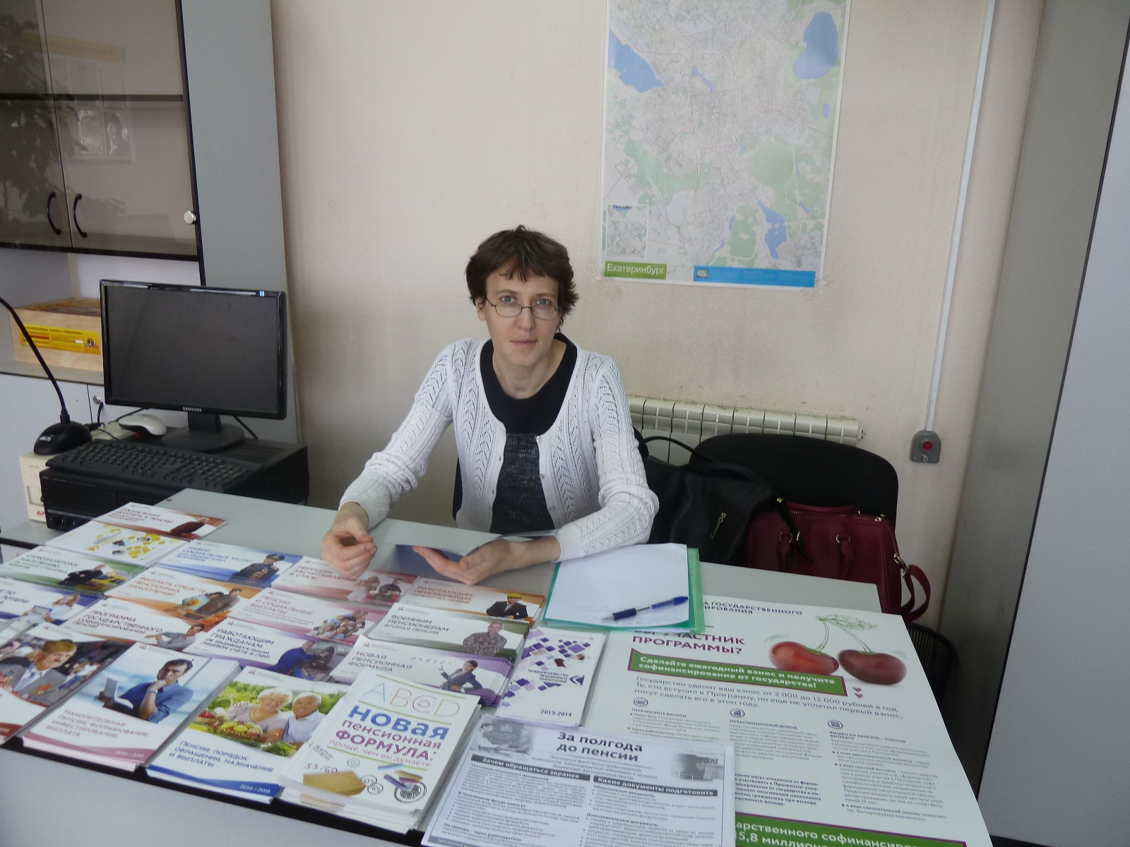 Специалисты Пенсионного фонда России консультировали екатеринбуржцев в здании торгового комплекса