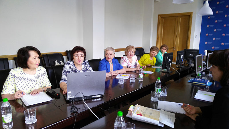 Член Комитета Совета Федерации по социальной политике Елена Бибикова провела Круглый стол