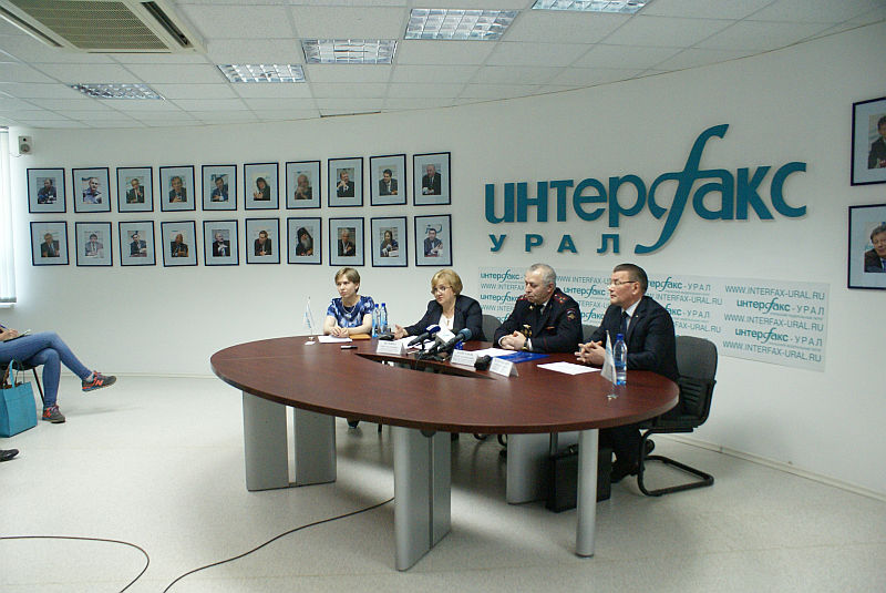 Отделение ПФР по Свердловской области напоминает, что сотрудники Пенсионного фонда РФ по квартирам не ходят! 