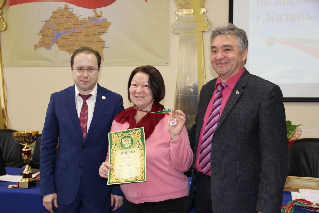 Эдуард Вафин наградил победителей VI Республиканского турнира по шахматам и шашкам среди пенсионеров